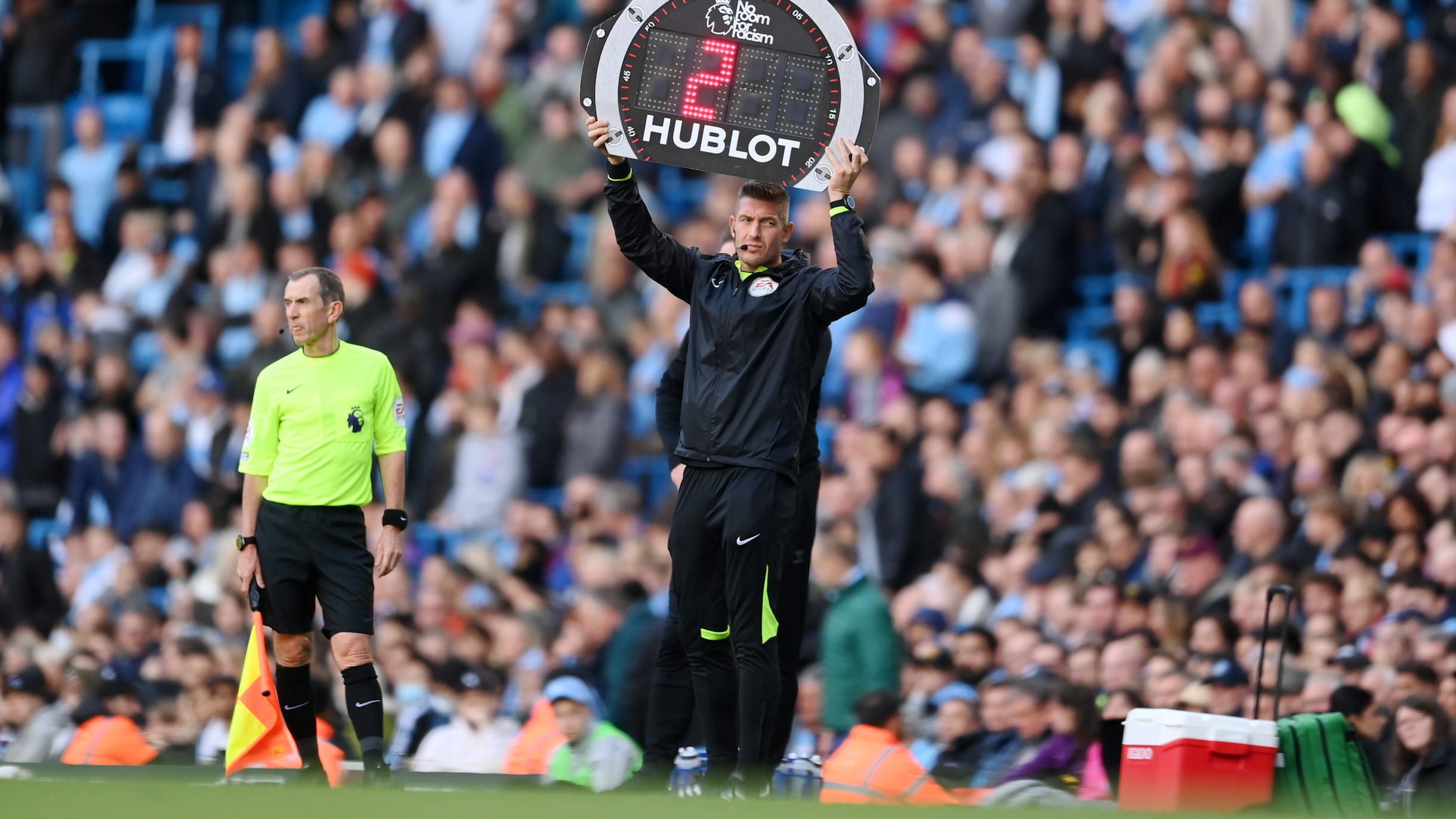 how long is halftime in premier league football